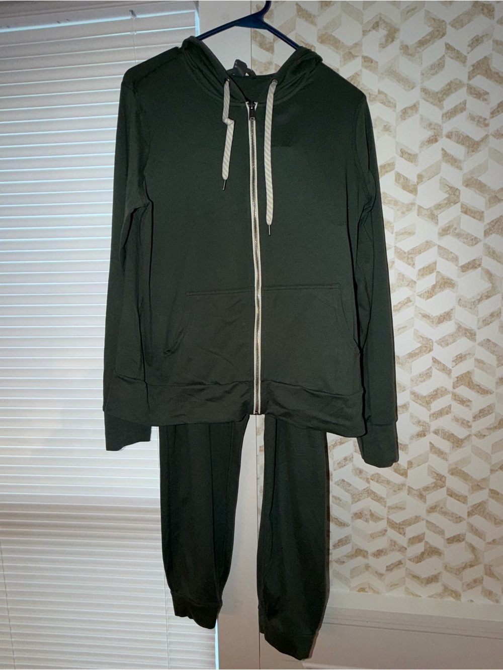 Vuori Olive Green Zip Hoodie Jogger Set (medium jacket, large pant)